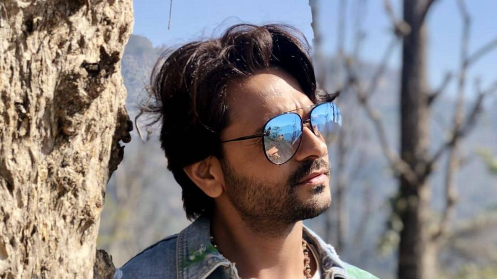 Ashish Sharma Age, Height, Weight, Family & Wife