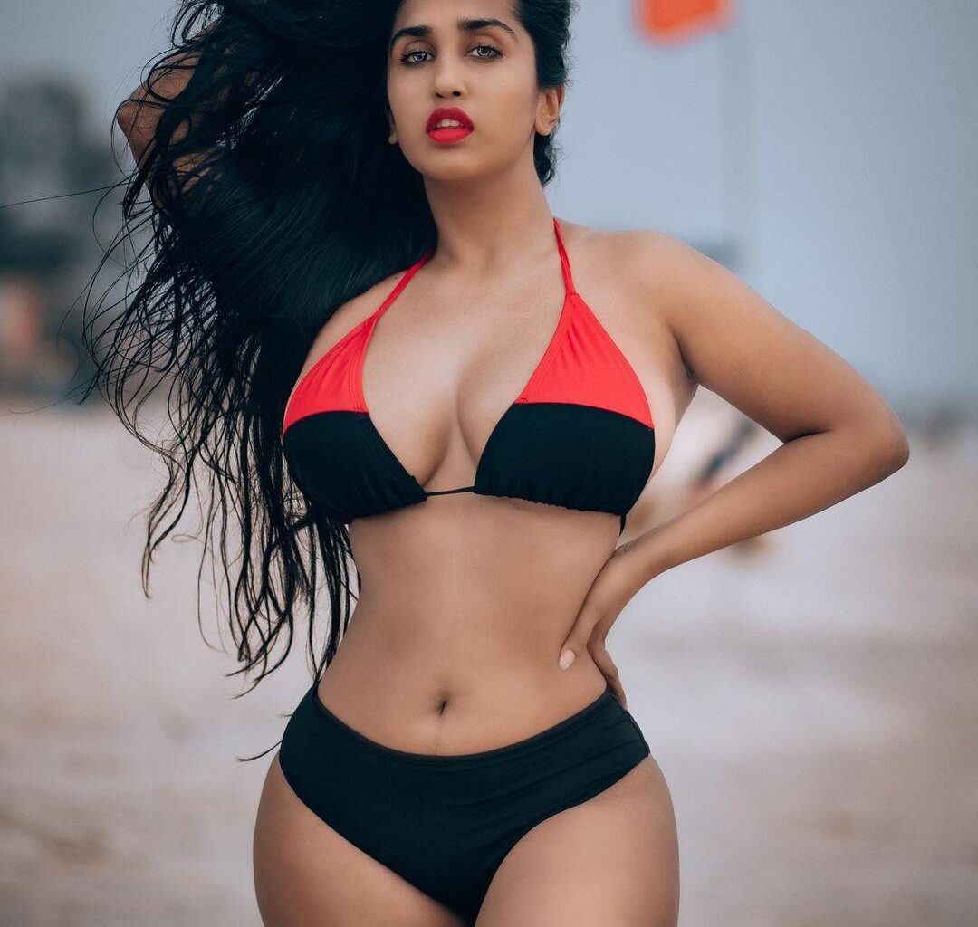 Model-Scarlett-Rose-very-glamorous-and-spicy-photos-Scarlett-Rose-in-Bikini-hot-photos-24910