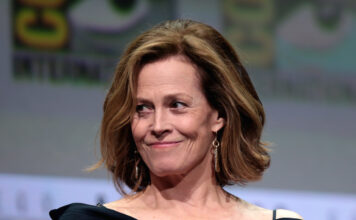 Sigourney_Weaver_(36017523852)_(cropped)